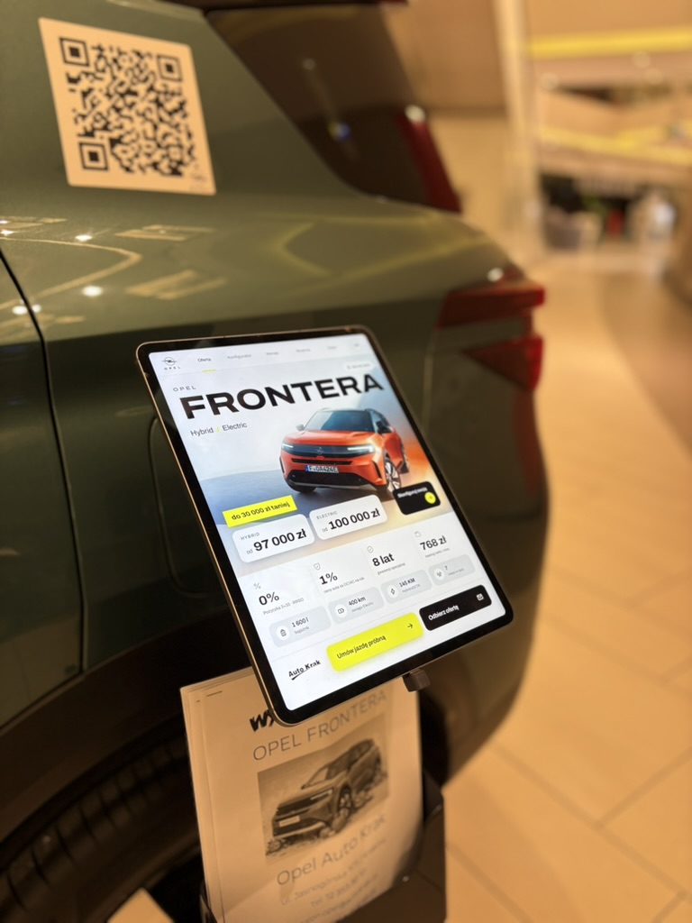 Ekran urządzenia Salespad przy samochodzie Opel Frontera w Galerii Bronowice, kampania Auto Krak